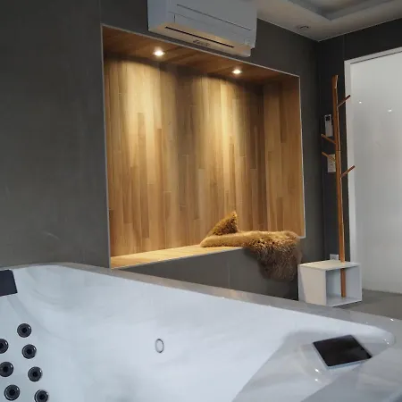 Le Renouveau Avec Jacuzzi Privatif Ferienhaus