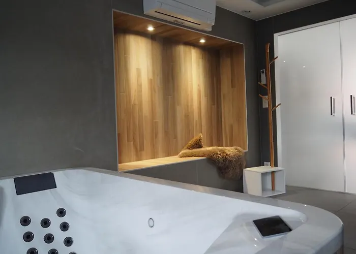 Le Renouveau Avec Jacuzzi Privatif 度假居